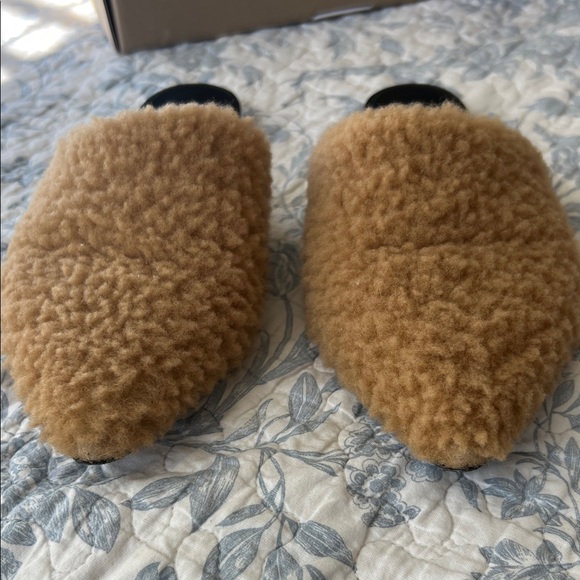 Jenni Kayne Tan Shearling Mules - Picture 5 of 8